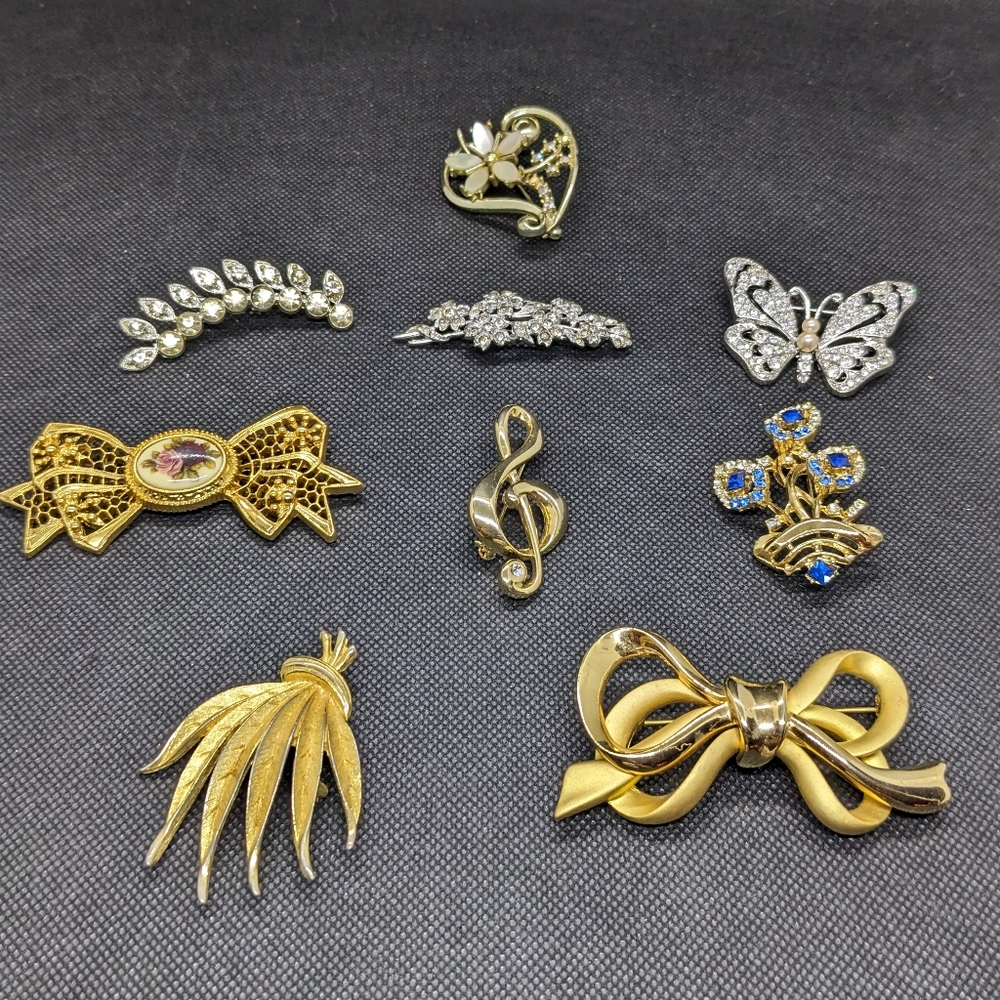 Vintage Lot Of Elegant Brooches